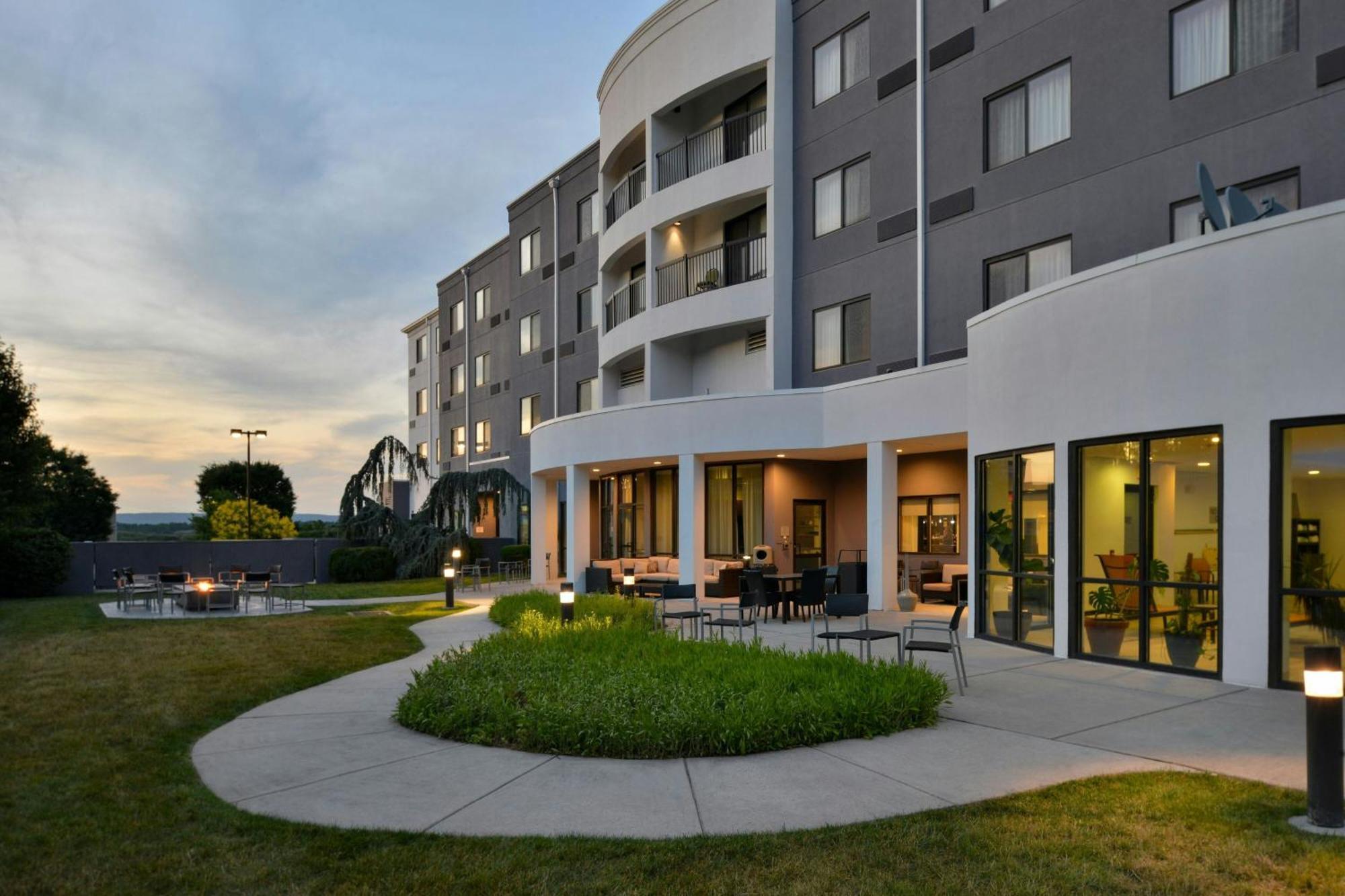 Courtyard By Marriott Harrisburg Hershey Dış mekan fotoğraf